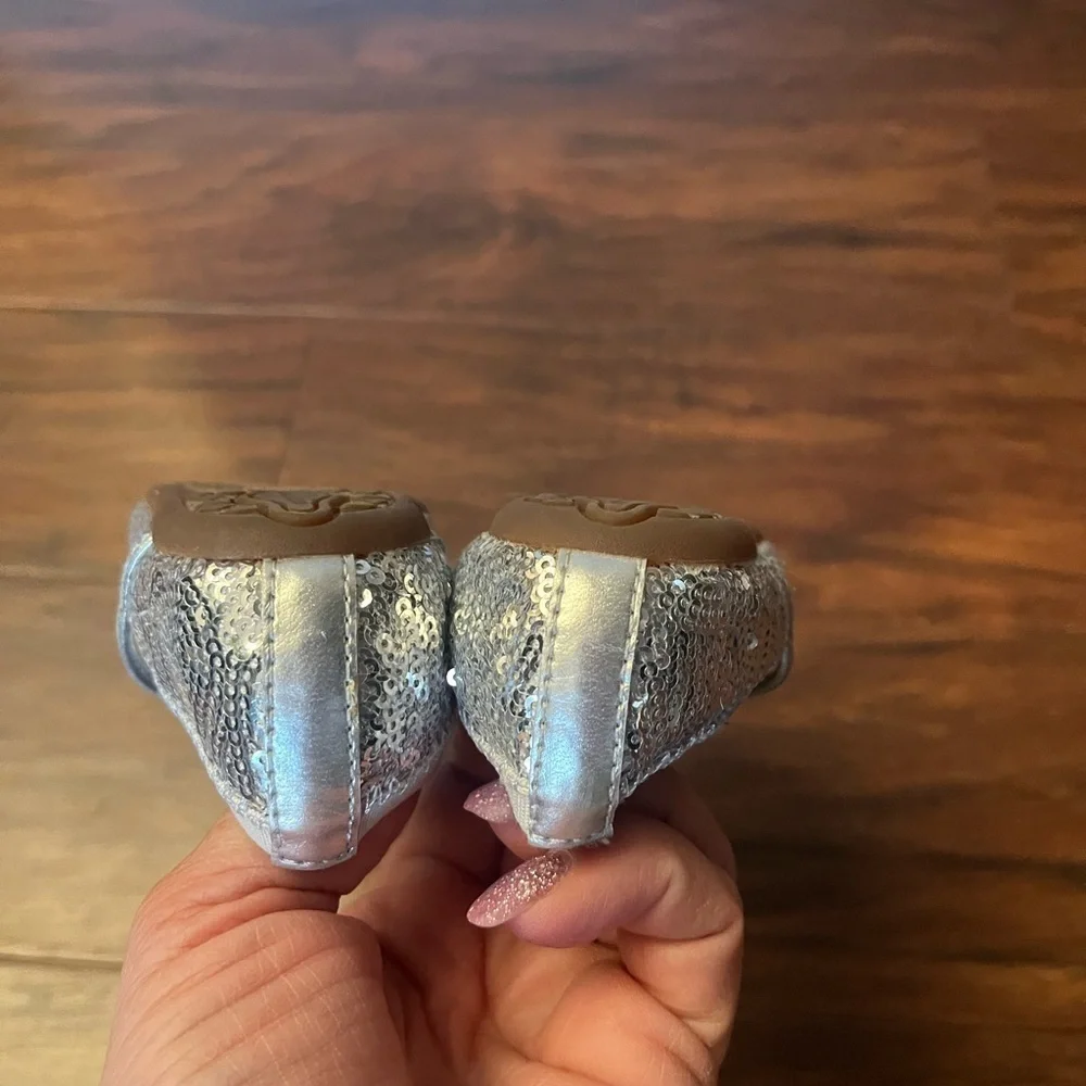 Stride Rite Buffy Silver Glitter Kids Shoes with Flower DetailSize 6.5